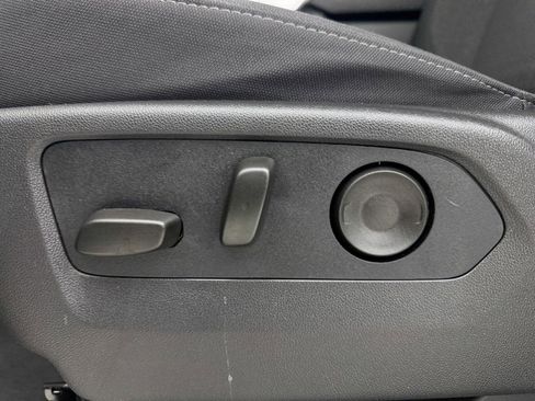 Used 2025 Chevrolet Silverado 1500 LT w/ Convenience Package II image 30