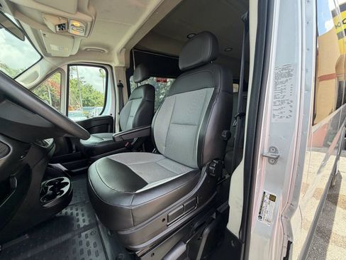 Used 2020 RAM ProMaster 2500 w/ Premium Appearance Group FWD image 18