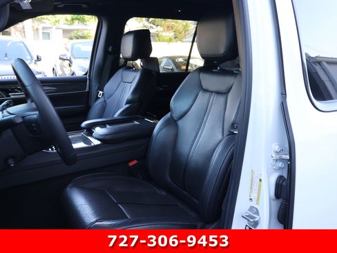 Used 2022 Jeep Wagoneer Series III w/ Premium Group I AWD/4WD image 2
