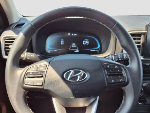 Used 2025 Hyundai Venue SEL FWD image 29
