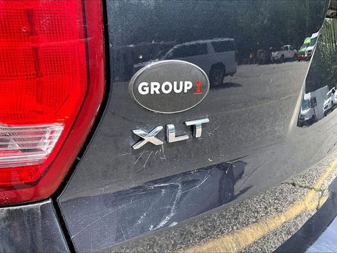 Used 2017 Ford Explorer XLT w/ Equipment Group 201A AWD/4WD image 10