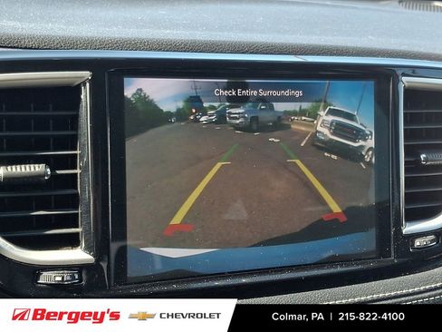 Used 2023 Chrysler Pacifica Touring-L FWD image 20