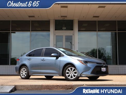 Used 2020 Toyota Corolla LE FWD image 2