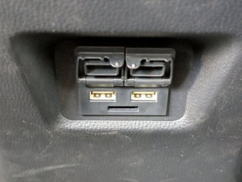 Used 2021 Toyota RAV4 XLE Premium image 16