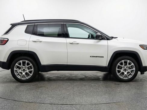 Used 2025 Jeep Compass Limited AWD/4WD image 11