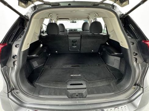 Used 2017 Nissan Rogue SV w/ SV Premium Package AWD/4WD image 15