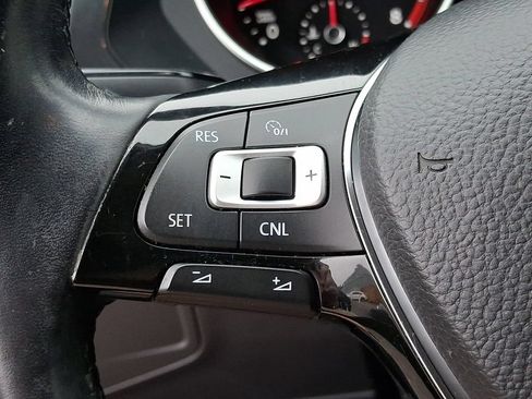 Used 2018 Volkswagen Tiguan SE AWD/4WD image 21