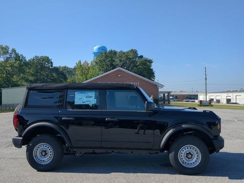 New 2025 Ford Bronco 4-Door image 2
