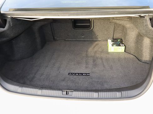 Used 2016 Toyota Avalon XLE Premium image 10