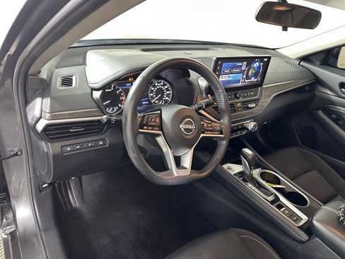 Used 2023 Nissan Altima 2.5 SV w/ SV Premium Package image 13