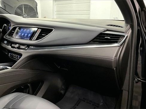 Used 2023 Buick Enclave Essence image 15