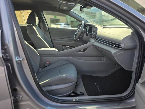 Certified 2025 Hyundai Elantra Sport image 10