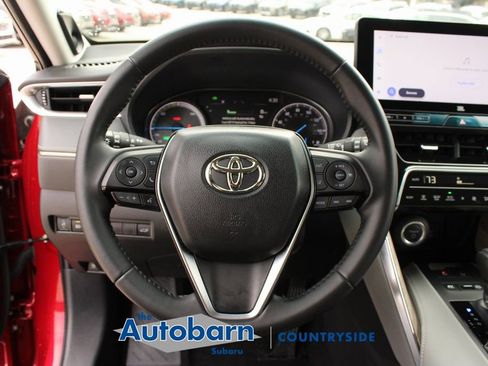 Used 2024 Toyota Venza XLE AWD/4WD image 12