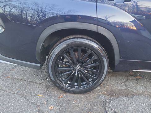 Certified 2024 Toyota Highlander XSE image 11