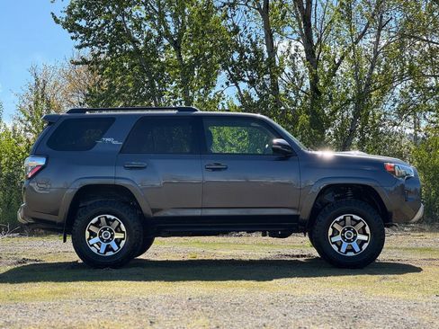 Used 2020 Toyota 4Runner TRD Off-Road Premium AWD/4WD image 8