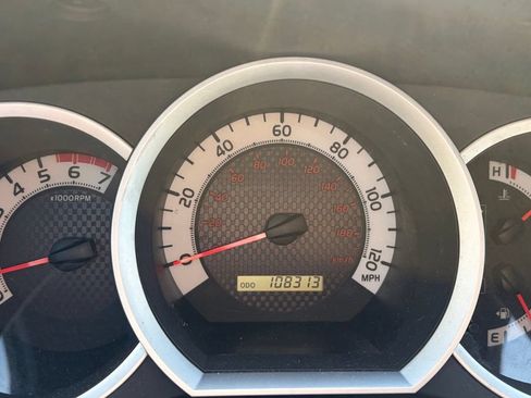 Used 2015 Toyota Tacoma PreRunner w/ SR5 Package RWD image 23