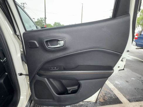Used 2018 Jeep Compass Limited w/ Navigation Group AWD/4WD image 24