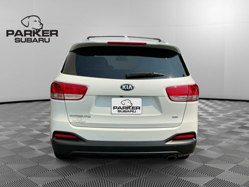 Used 2016 Kia Sorento AWD w/ LX Convenience Package image 4