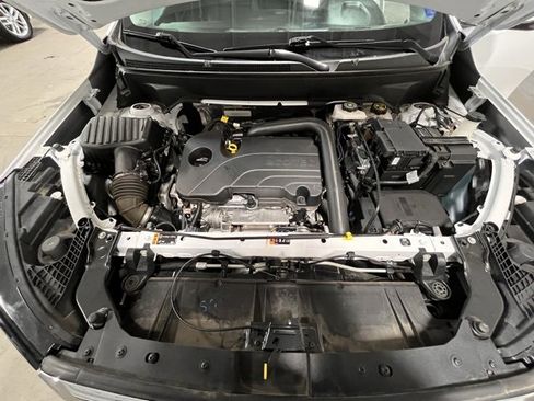 Used 2024 GMC Terrain SLT image 27