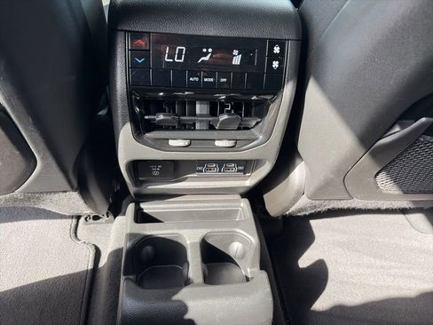 Used 2023 Jeep Grand Cherokee L Laredo image 11