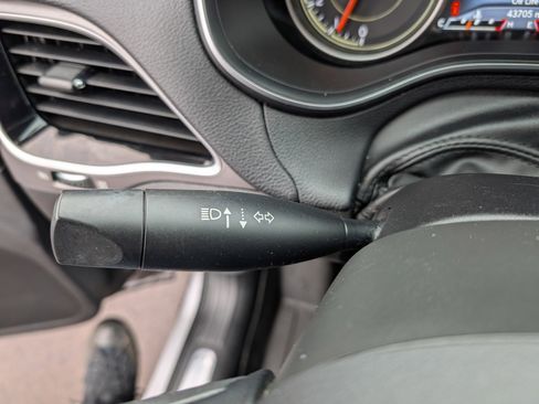 Used 2020 Jeep Cherokee Limited image 33