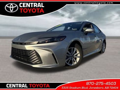 Used 2025 Toyota Camry LE image 1