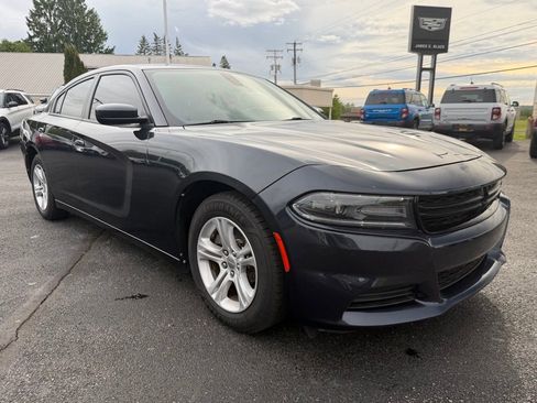 Used 2019 Dodge Charger SXT RWD image 9