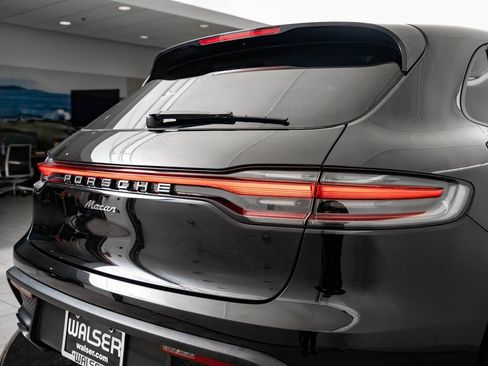 Certified 2024 Porsche Macan image 18