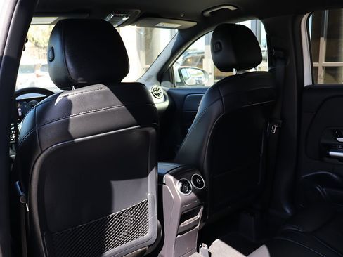 Used 2021 Mercedes-Benz GLA 250 w/ Premium Package image 32