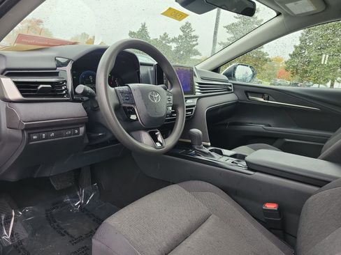 Used 2025 Toyota Camry LE image 19