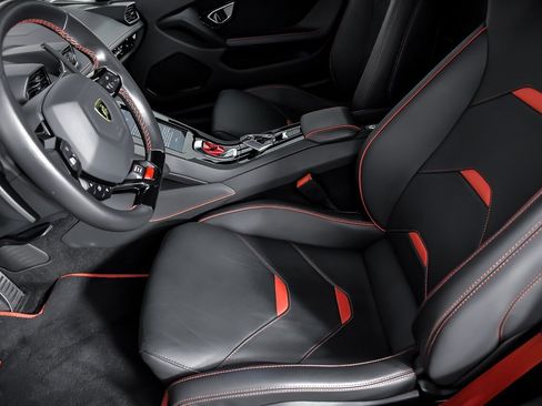 Used 2021 Lamborghini Huracan EVO RWD image 25