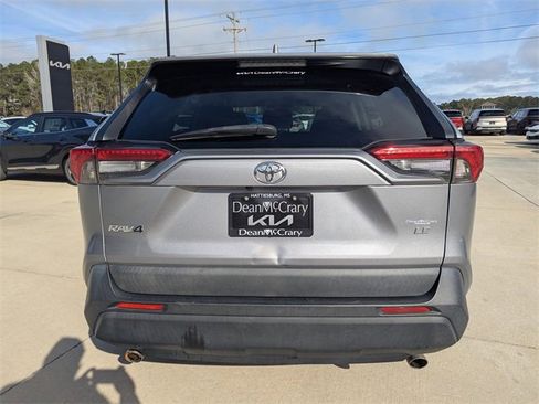 Used 2020 Toyota RAV4 LE image 4
