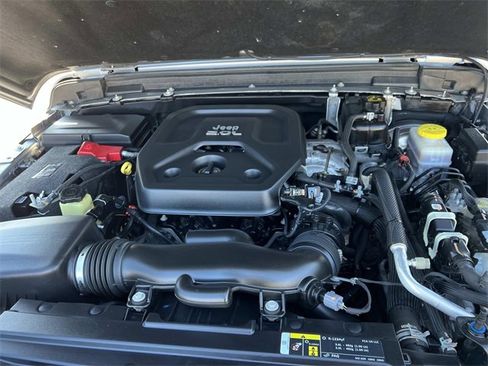 Used 2018 Jeep Wrangler Unlimited Sahara image 11