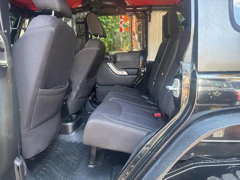 Used 2013 Jeep Wrangler Unlimited Sahara w/ Connectivity Group AWD/4WD image 15