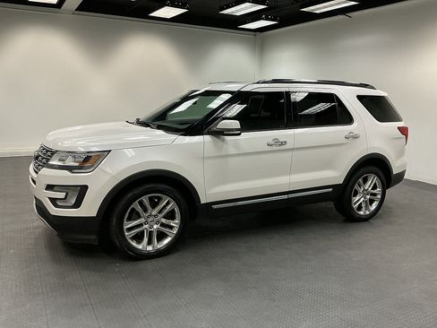 Used 2017 Ford Explorer Limited AWD/4WD image 2