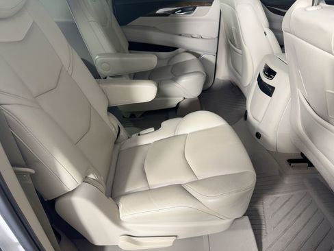 Used 2019 Cadillac Escalade ESV Premium Luxury image 29