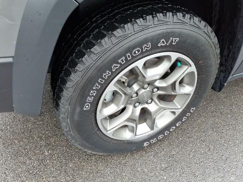 Used 2022 Jeep Cherokee Trailhawk AWD/4WD image 14