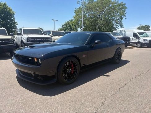 Used 2015 Dodge Challenger SRT w/ Technology Group RWD image 4