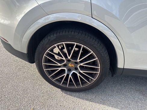 Used 2021 Porsche Cayenne image 16