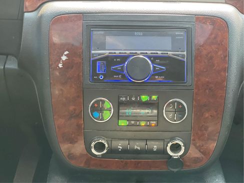 Used 2014 Chevrolet Suburban LT AWD/4WD image 14