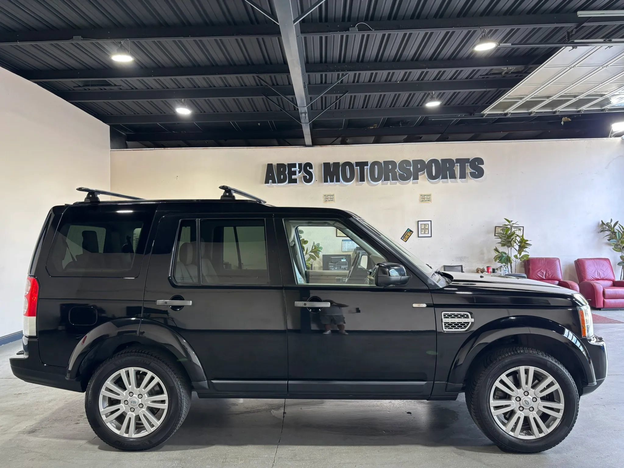 Used 2011 Land Rover LR4 HSE LUX AWD/4WD image 10
