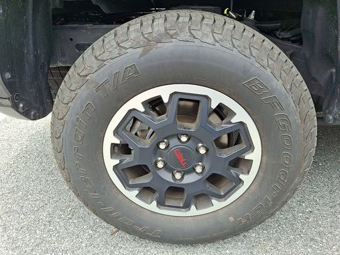 Used 2024 Toyota Tacoma TRD Off-Road w/ TRD Off Road Upgrade Package AWD/4WD image 7