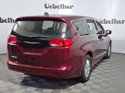 Used 2022 Chrysler Voyager LX image 7