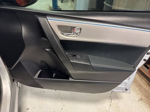 Used 2016 Toyota Corolla LE FWD image 17