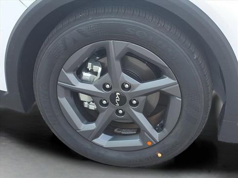 New 2025 Kia K4 LXS image 18