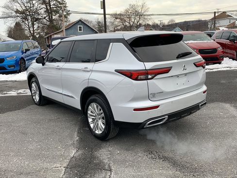 Used 2022 Mitsubishi Outlander ES image 7