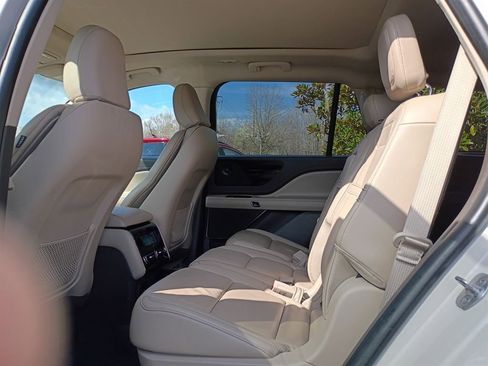 Used 2021 Lincoln Aviator Reserve image 7