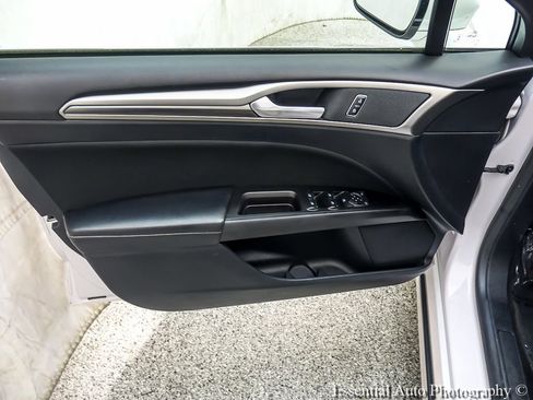 Used 2017 Ford Fusion SE w/ Equipment Group 201A FWD image 22