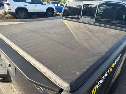 Used 2017 Nissan Frontier Desert Runner RWD image 39