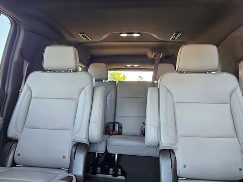 Used 2021 GMC Yukon XL SLT w/ SLT Premium Package AWD/4WD image 25